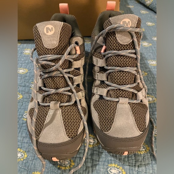 Merrell Shoes - Alverstone Woman’s Merrell hiking shoes-new in box